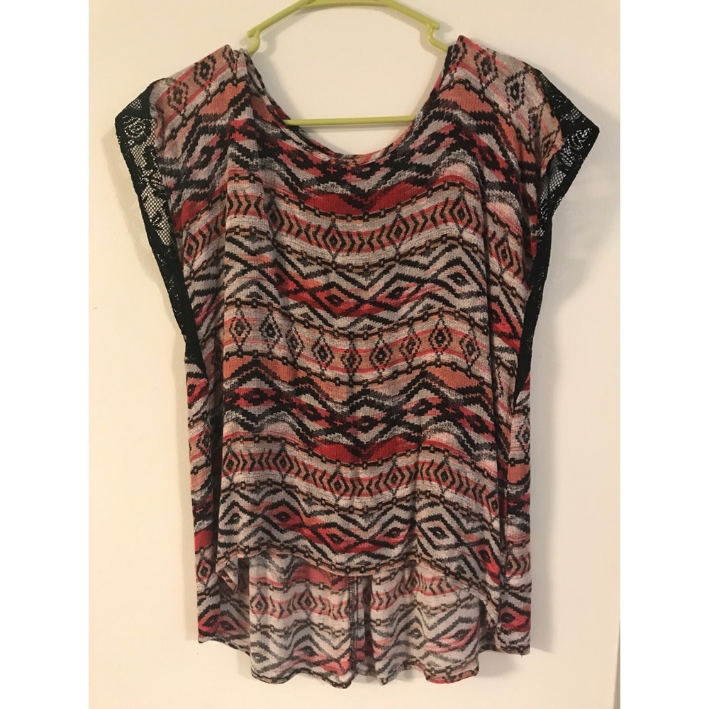 Abstract Pattern Top with Lace - Picture 4 of 6